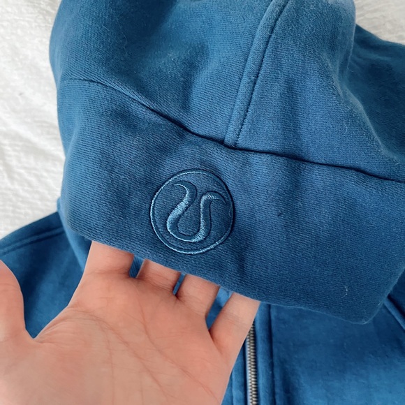 Navy Blue Lululemon Scub - Picture 4 of 4